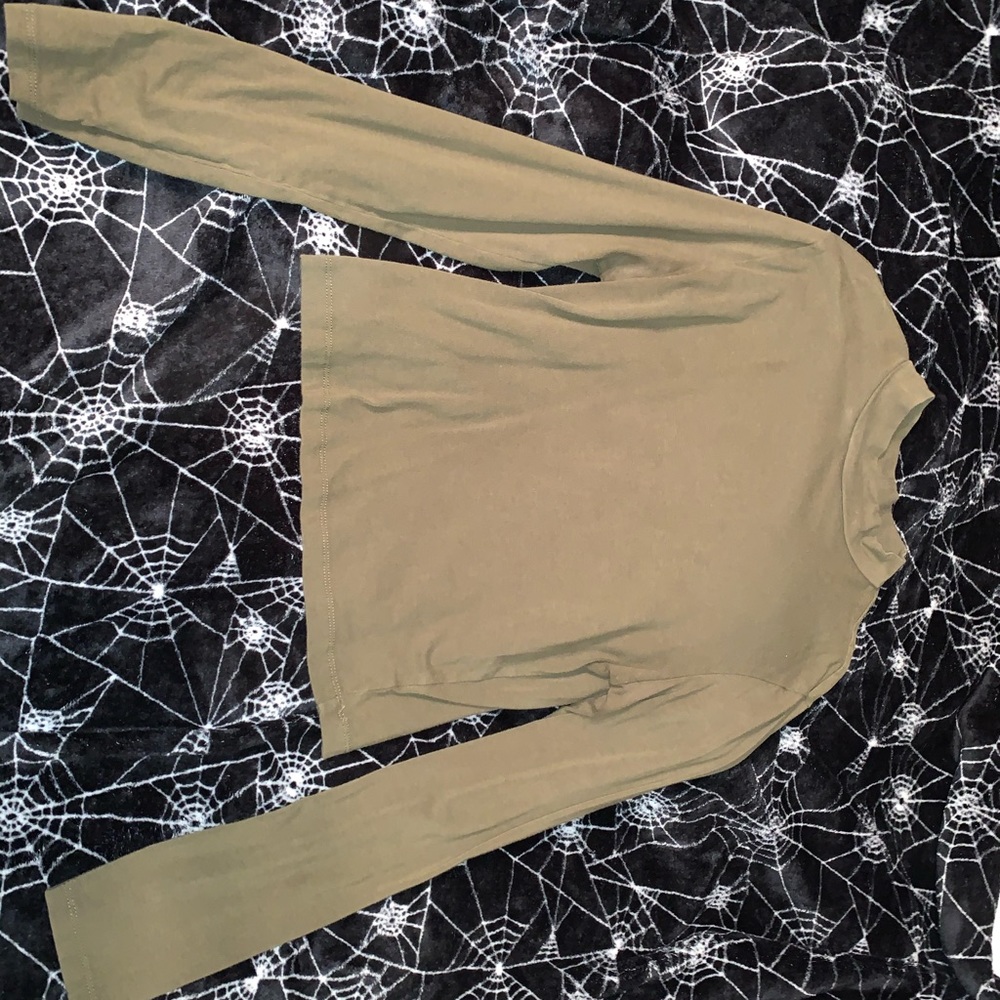 Green turtle neck long sleeve top